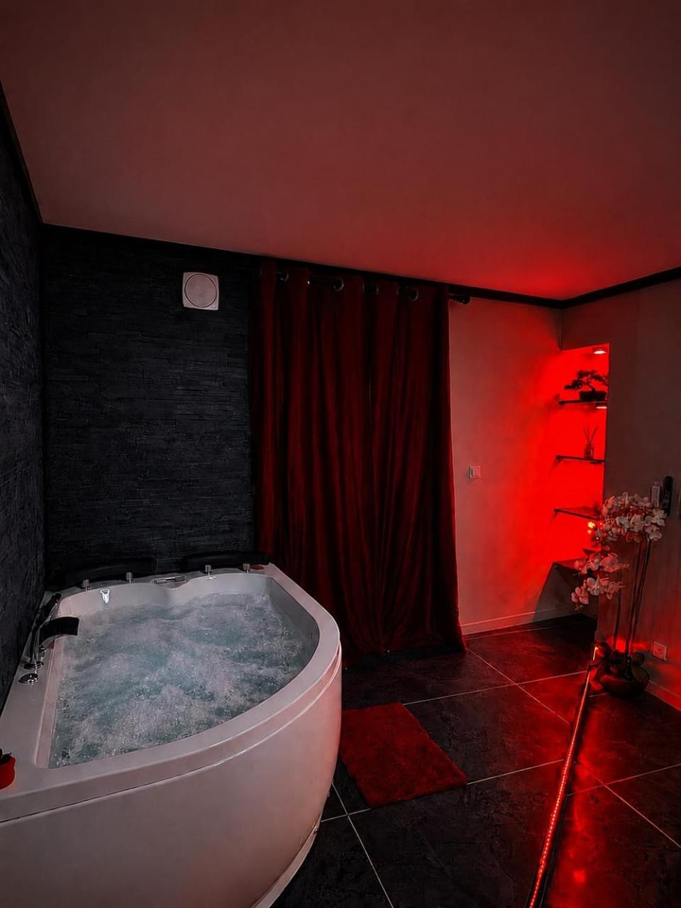 Les Secrets Du Verdon Love Room & Balnéo Privée Apartment in Gréoux-les-Bains