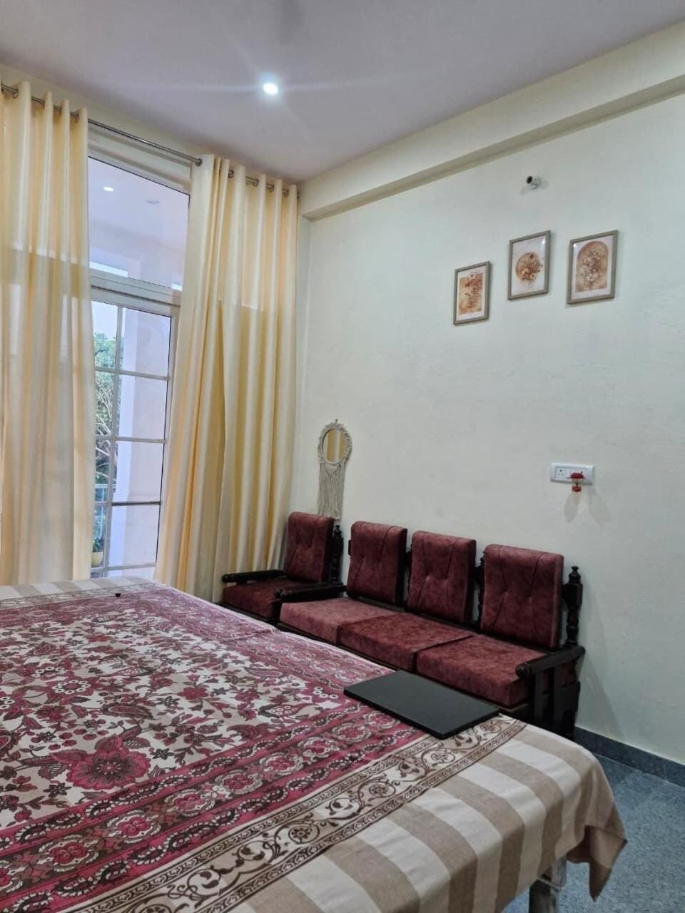Cozy Balcony Room in Prime Vrindavan Vacation rental in Uttar Pradesh