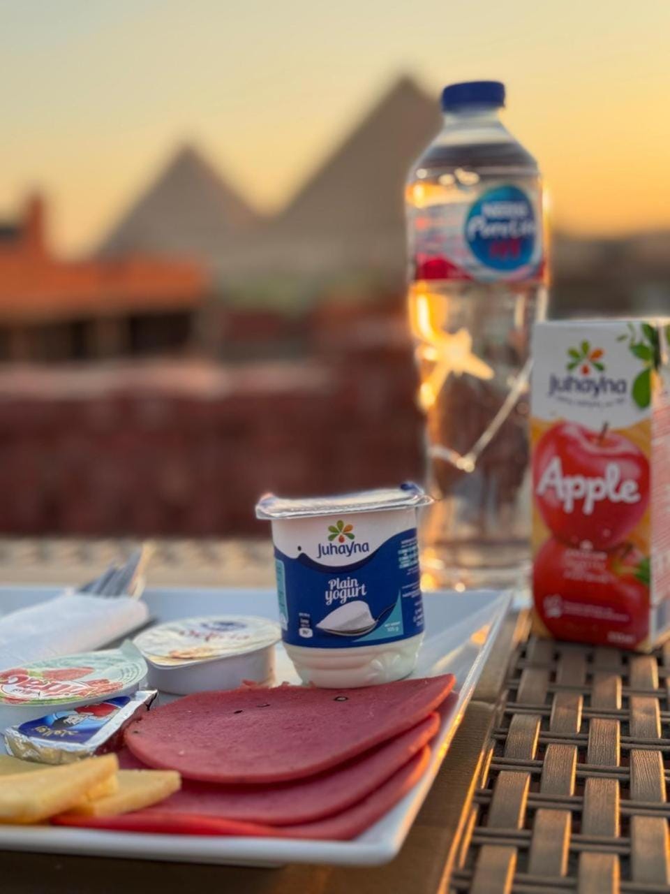 Day, Natural landscape, Food and drinks, Food, Mountain view, Drinks
