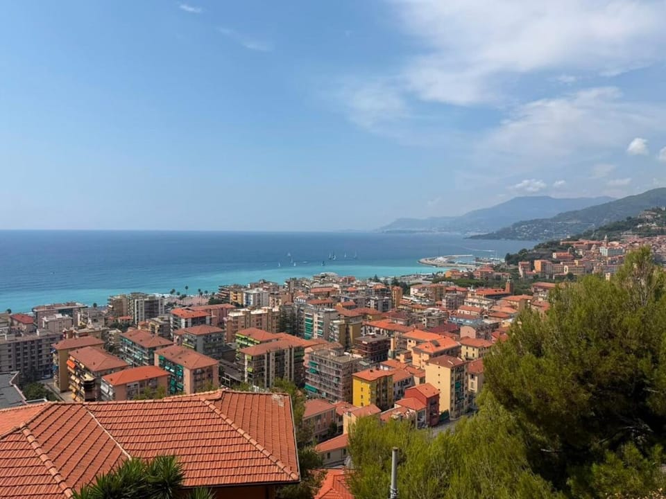 Day, Natural landscape, Bird's eye view, Beach, City view, Mountain view, Sea view