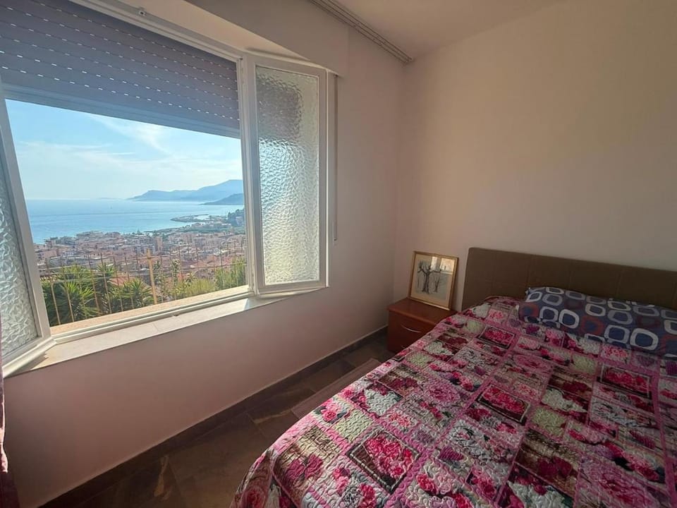 Bed, Natural landscape, Photo of the whole room, Bedroom, Mountain view, Sea view