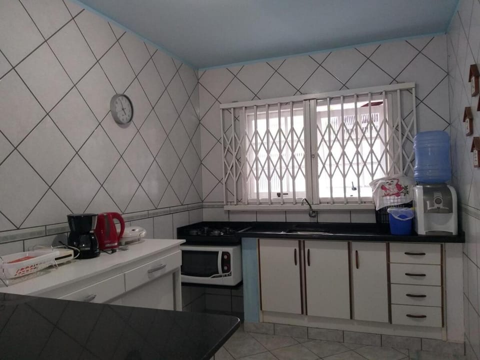 Espaço inteiro Casa em Praia do Sonho Ens Brito, Brasil House in Florianopolis