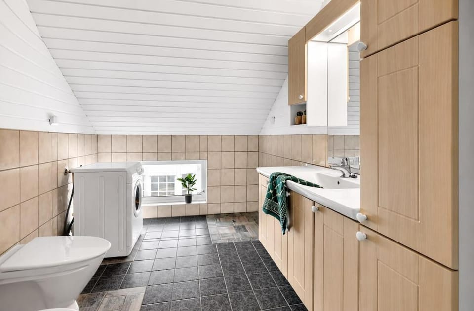 Modern apartment with free parking near the city center Apartment in Tromso