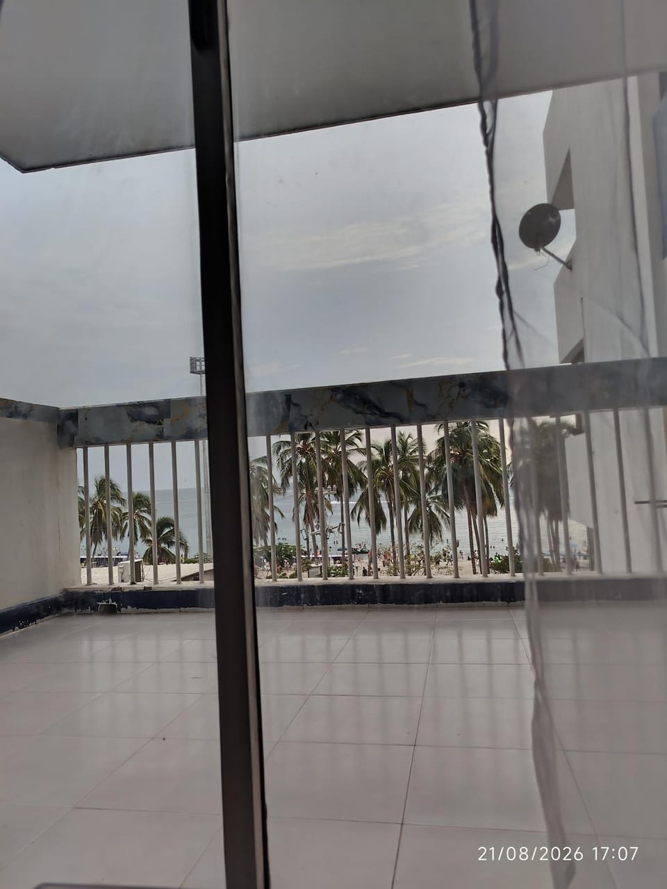 Apartamento Edificio Iroka 4C en el Rodadero Frente al Mar con Balcón y Vista 3 Habitaciones Apartment in Gaira