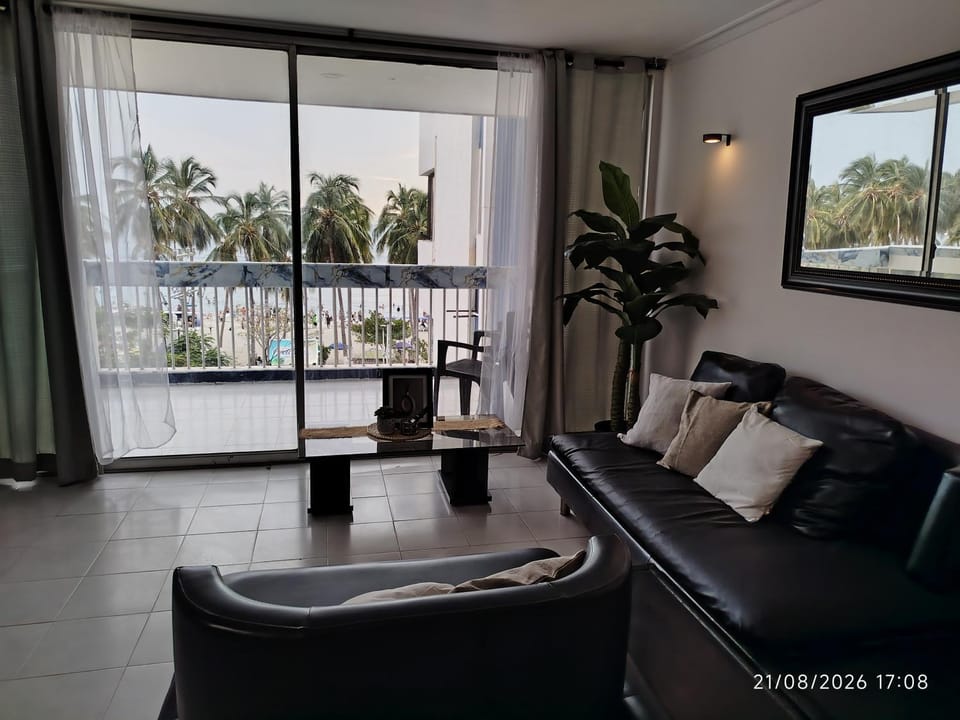 Apartamento Edificio Iroka 4C en el Rodadero Frente al Mar con Balcón y Vista 3 Habitaciones Apartment in Gaira