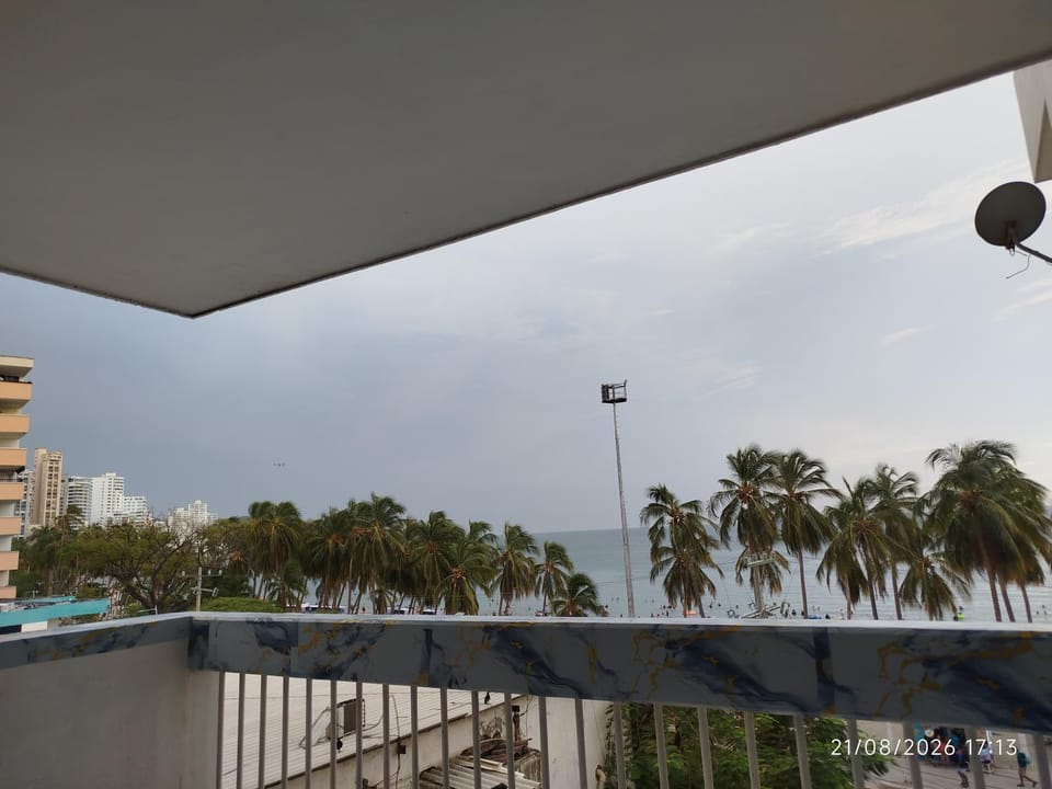 Apartamento Edificio Iroka 4C en el Rodadero Frente al Mar con Balcón y Vista 3 Habitaciones Apartment in Gaira