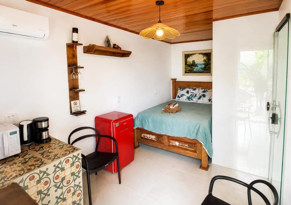 Coffee/tea facilities, flat iron, heating, microwave, minibar, air conditioner