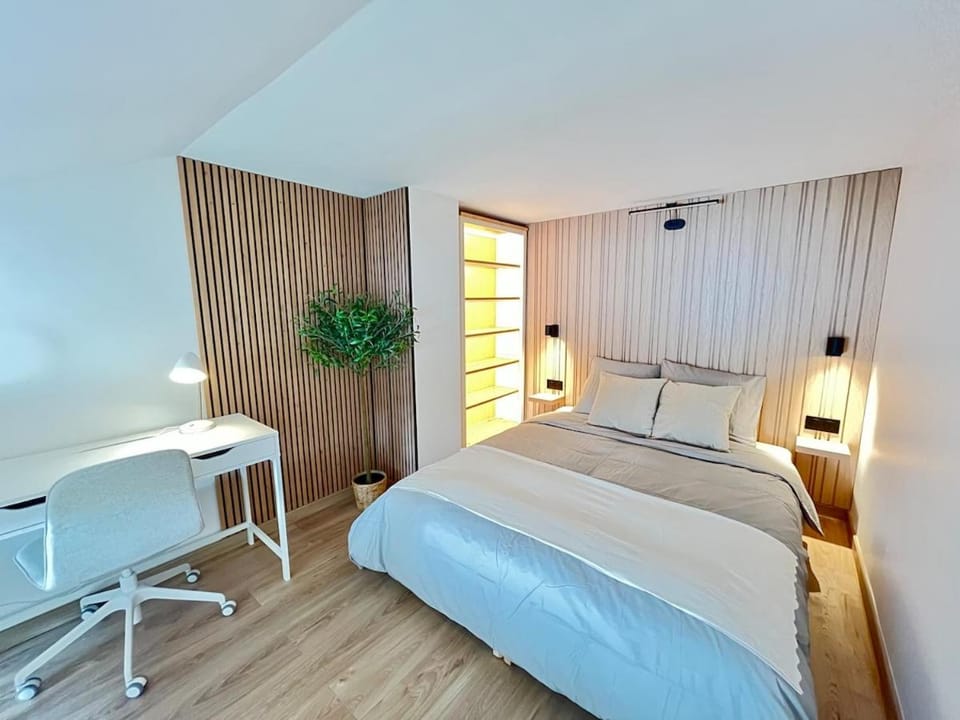 Bed, Photo of the whole room, Bedroom