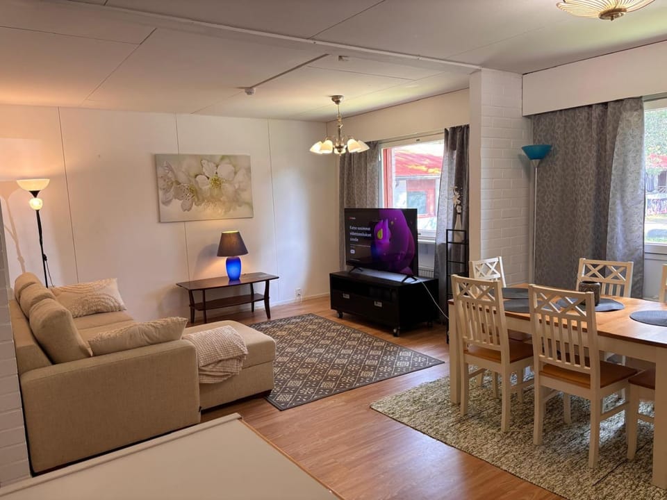 TV and multimedia, Living room, Seating area, Dining area