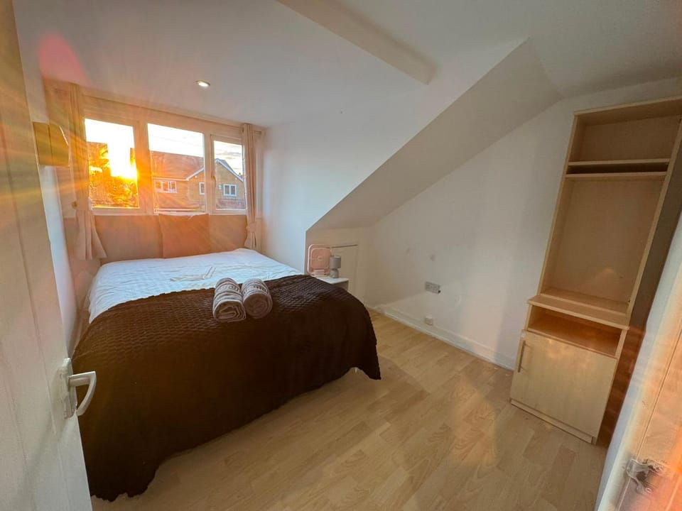 Heathrow Ashford Family Stay Flat 3 Apartment in Staines-upon-Thames
