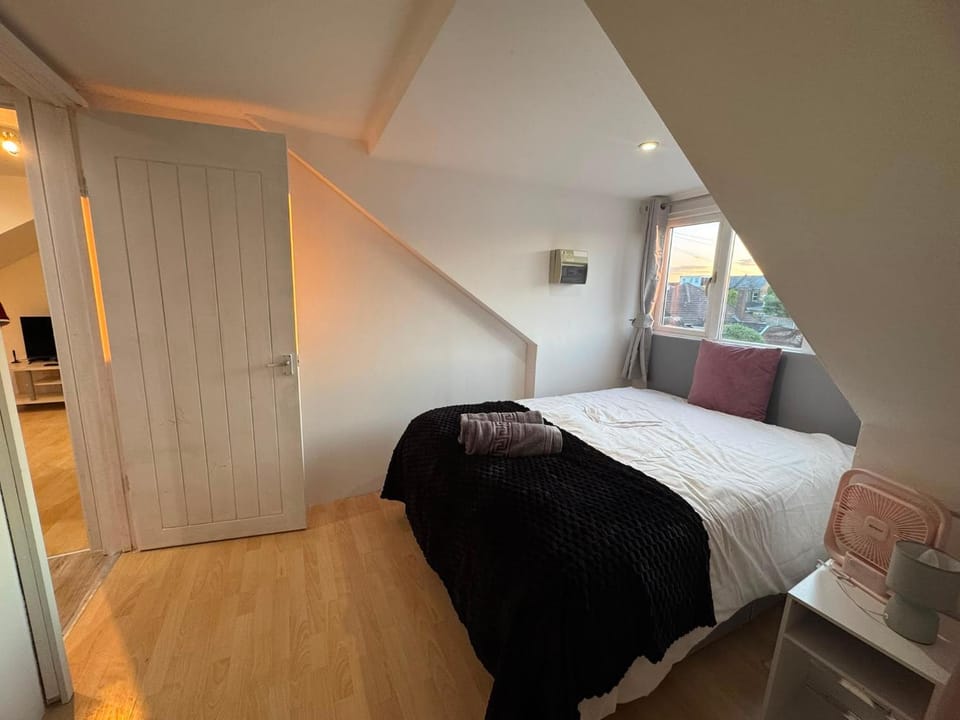 Heathrow Ashford Family Stay Flat 3 Apartment in Staines-upon-Thames