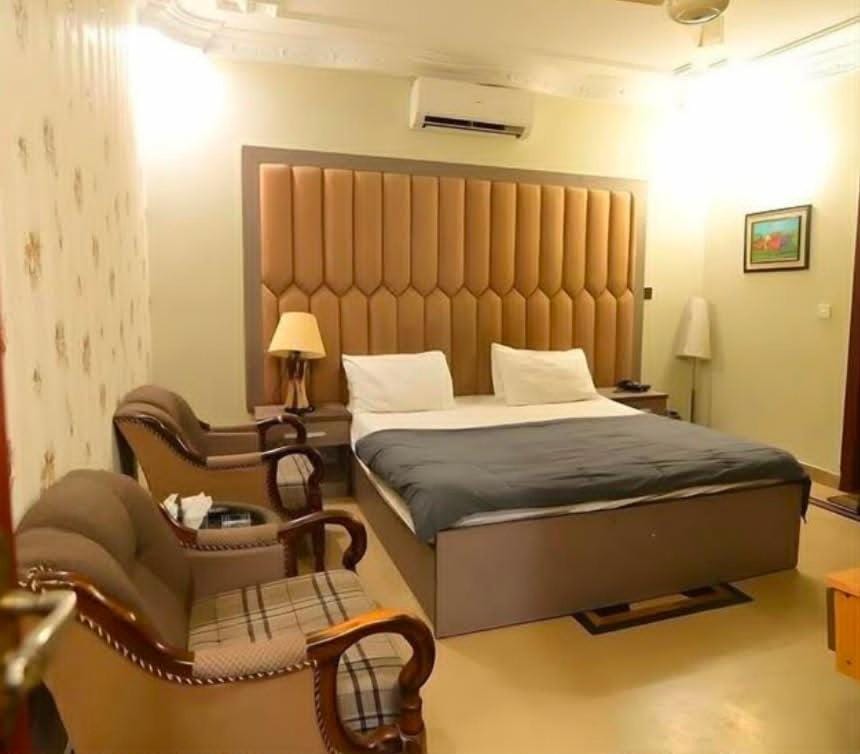 Rooms Accommodations Bed and Breakfast in Karachi