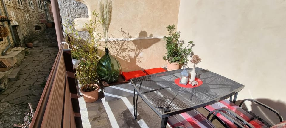 View (from property/room), Balcony/Terrace, Seating area