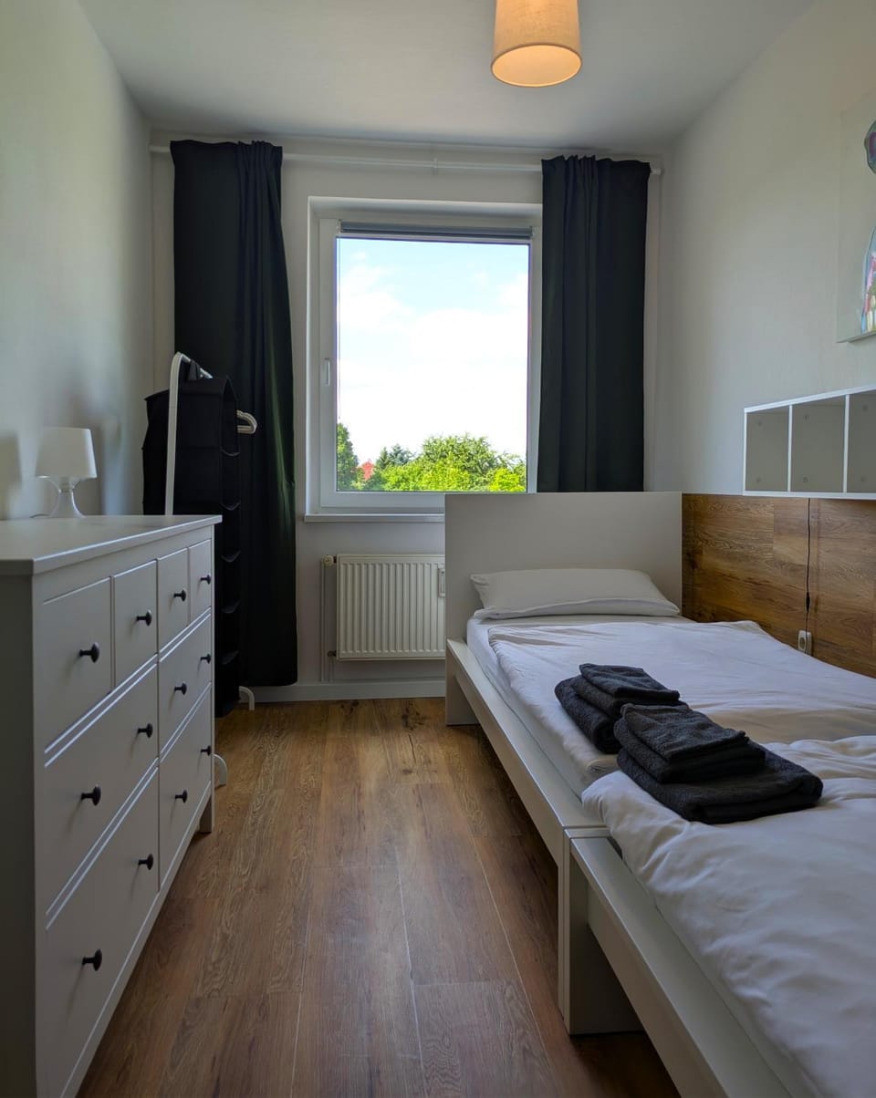 Bed, Photo of the whole room, Bedroom, towels