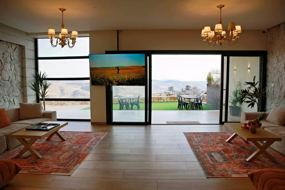 Menno Villa Bed and Breakfast in North District