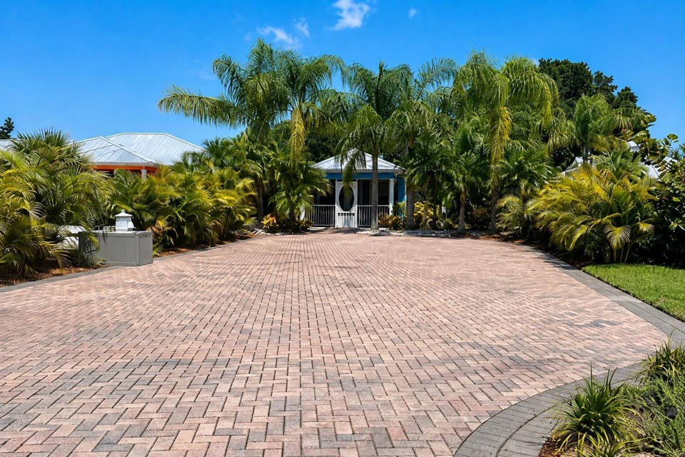 Bay Lake RV Resort Campground/ 
RV Resort in Auburndale