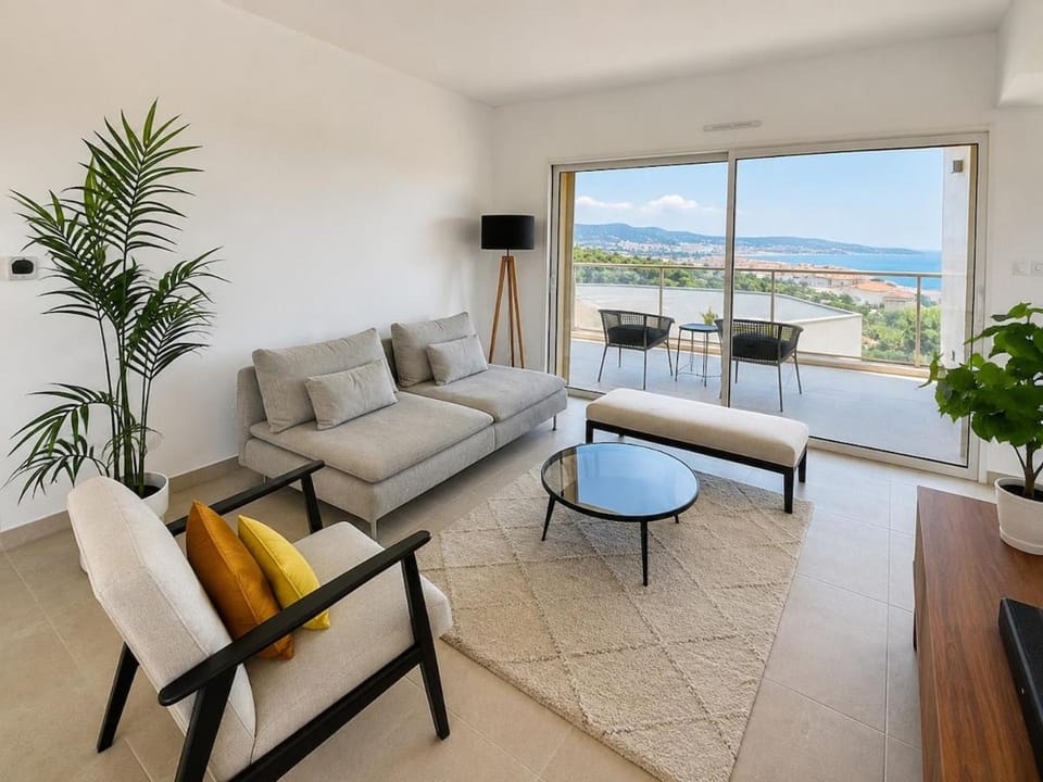 Natural landscape, Balcony/Terrace, Seating area, Sea view