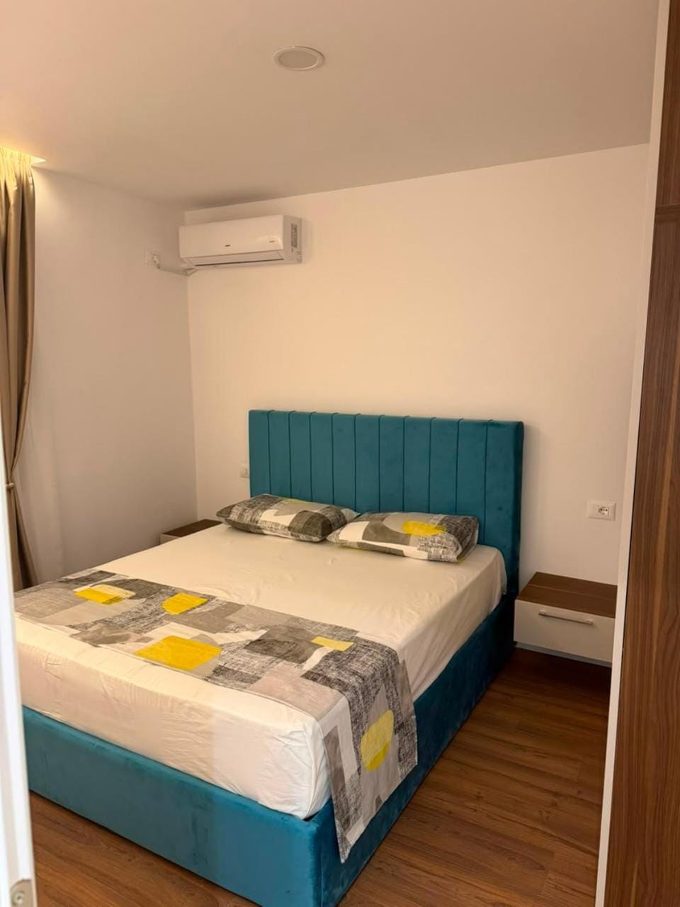 Bed, Bedroom, air conditioner