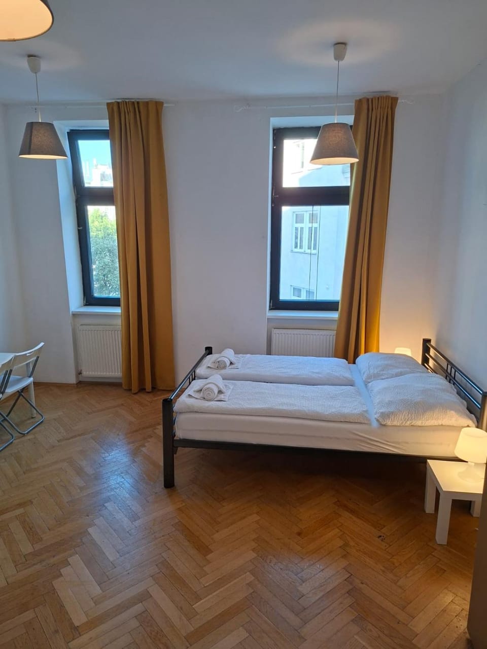 Bed, Bedroom, towels