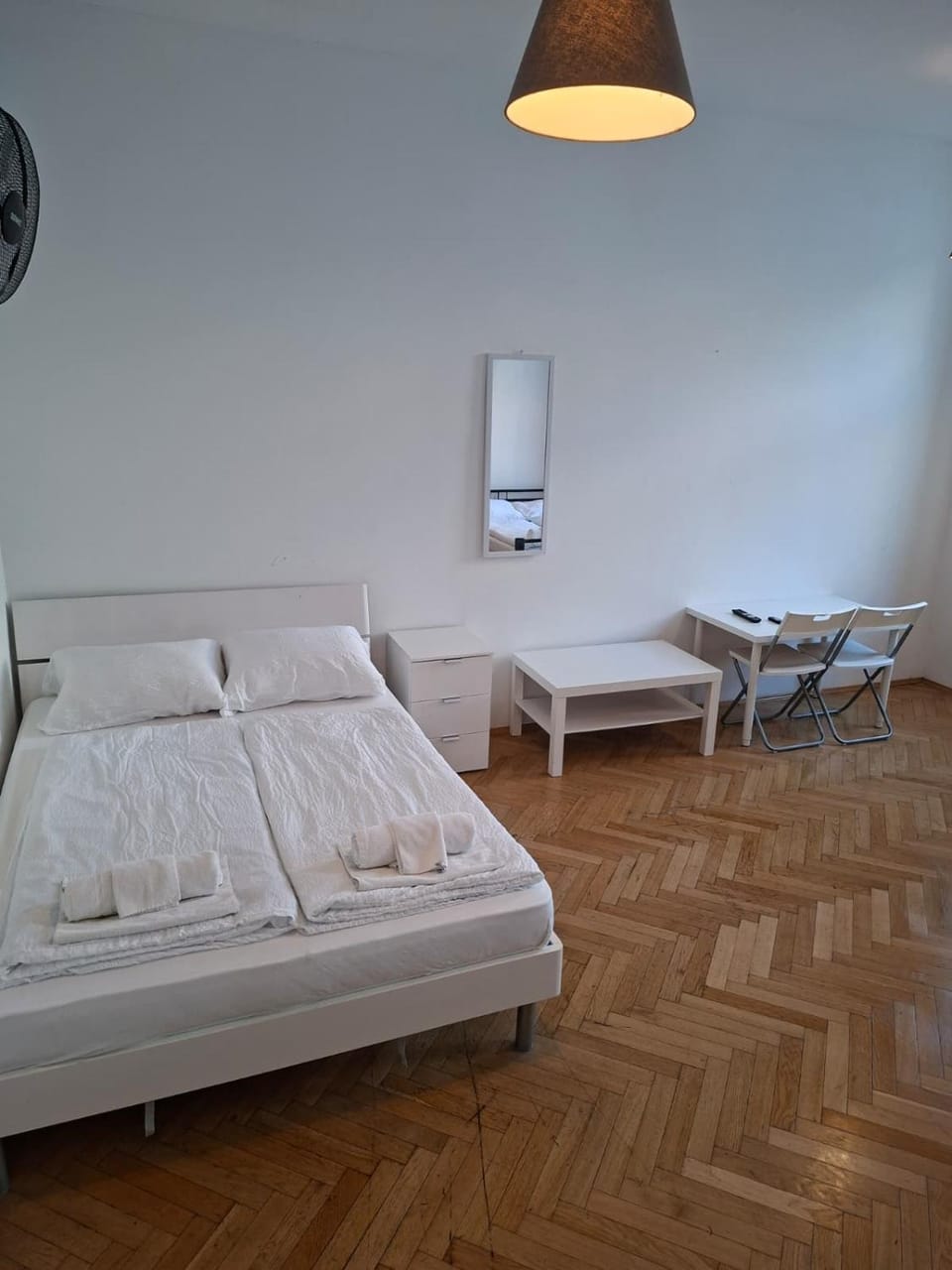 Bed, Photo of the whole room, Bedroom, towels