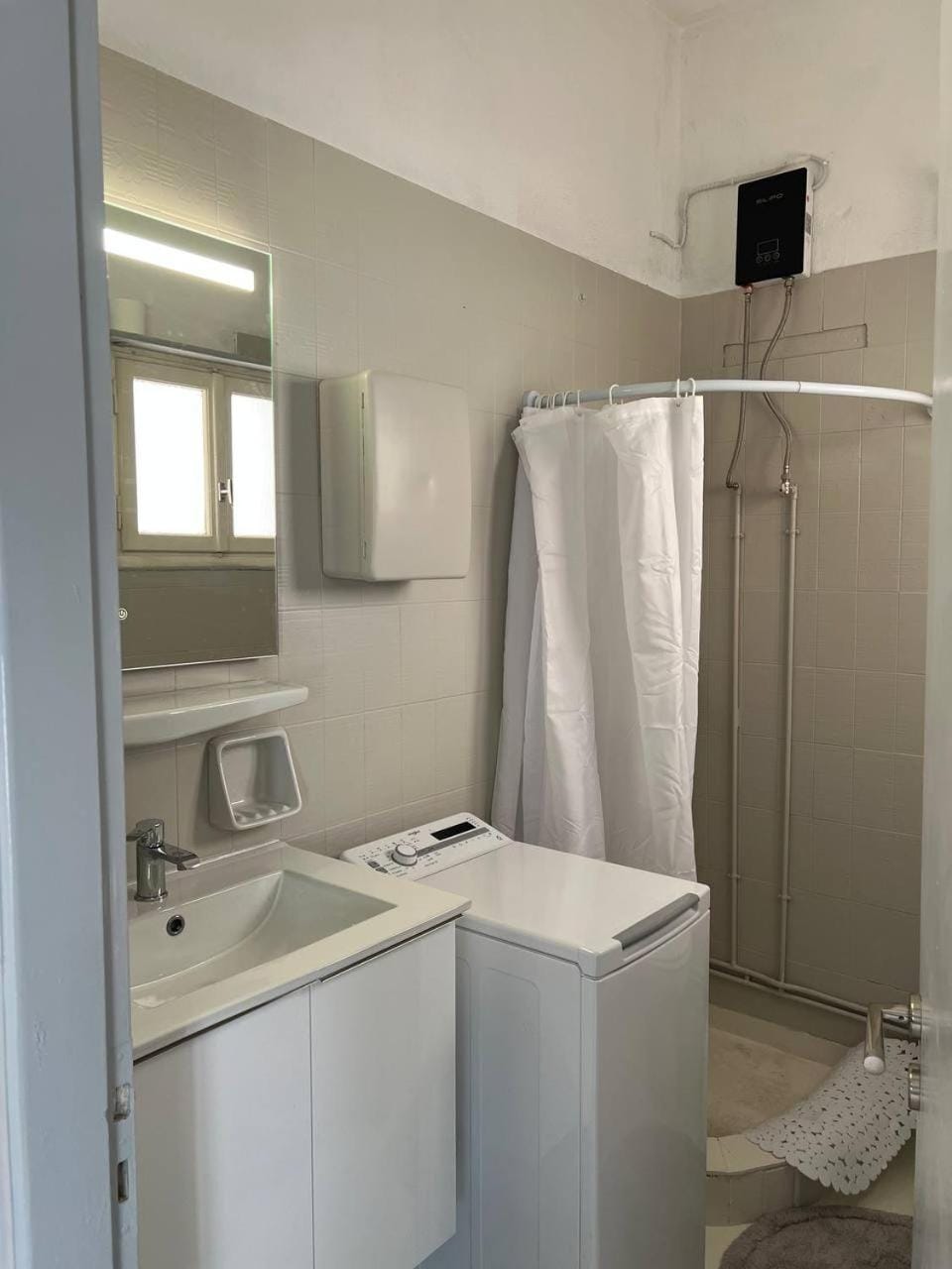 Shower, Bathroom, washing machine