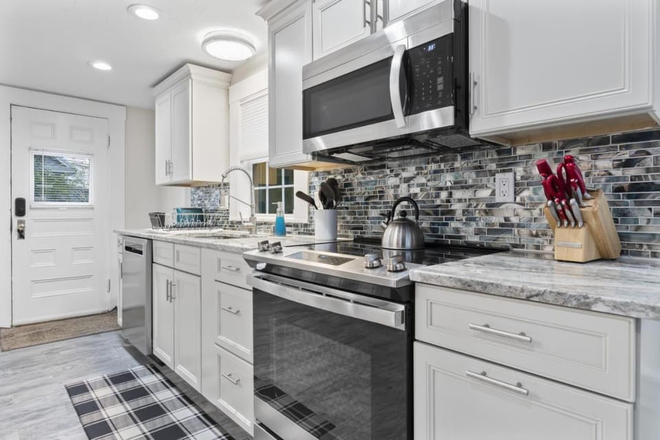 Cozy Cape in the Heart of Ogunquit Center House in Ogunquit