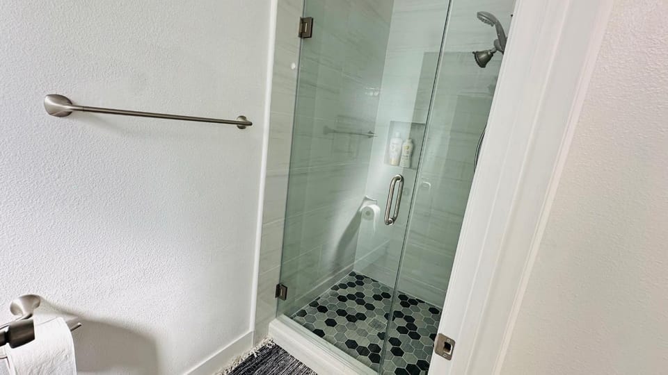Queen Room with Private Bathroom Vacation rental in Rowland Heights