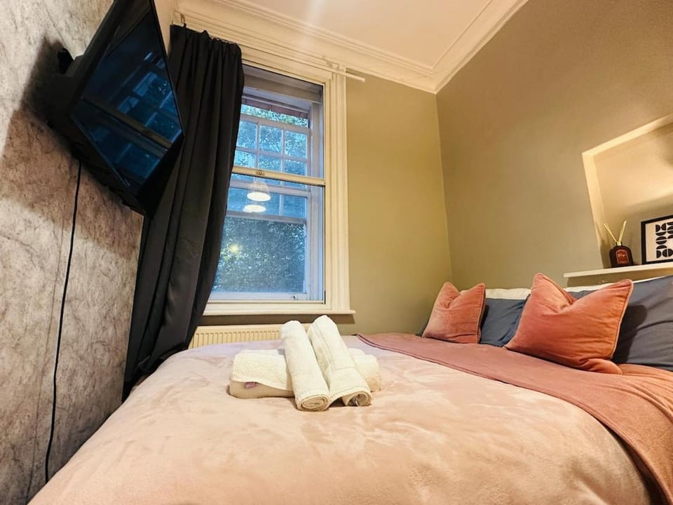 Victoria London Stays - 2 Mins to Victoria Station, Coach Station - Lift, Self Check-in & WiFi Apartment in City of Westminster