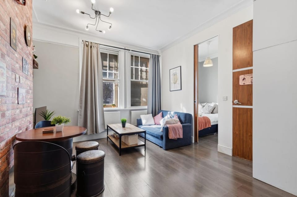 Victoria London Stays - 2 Mins to Victoria Station, Coach Station - Lift, Self Check-in & WiFi Apartment in City of Westminster