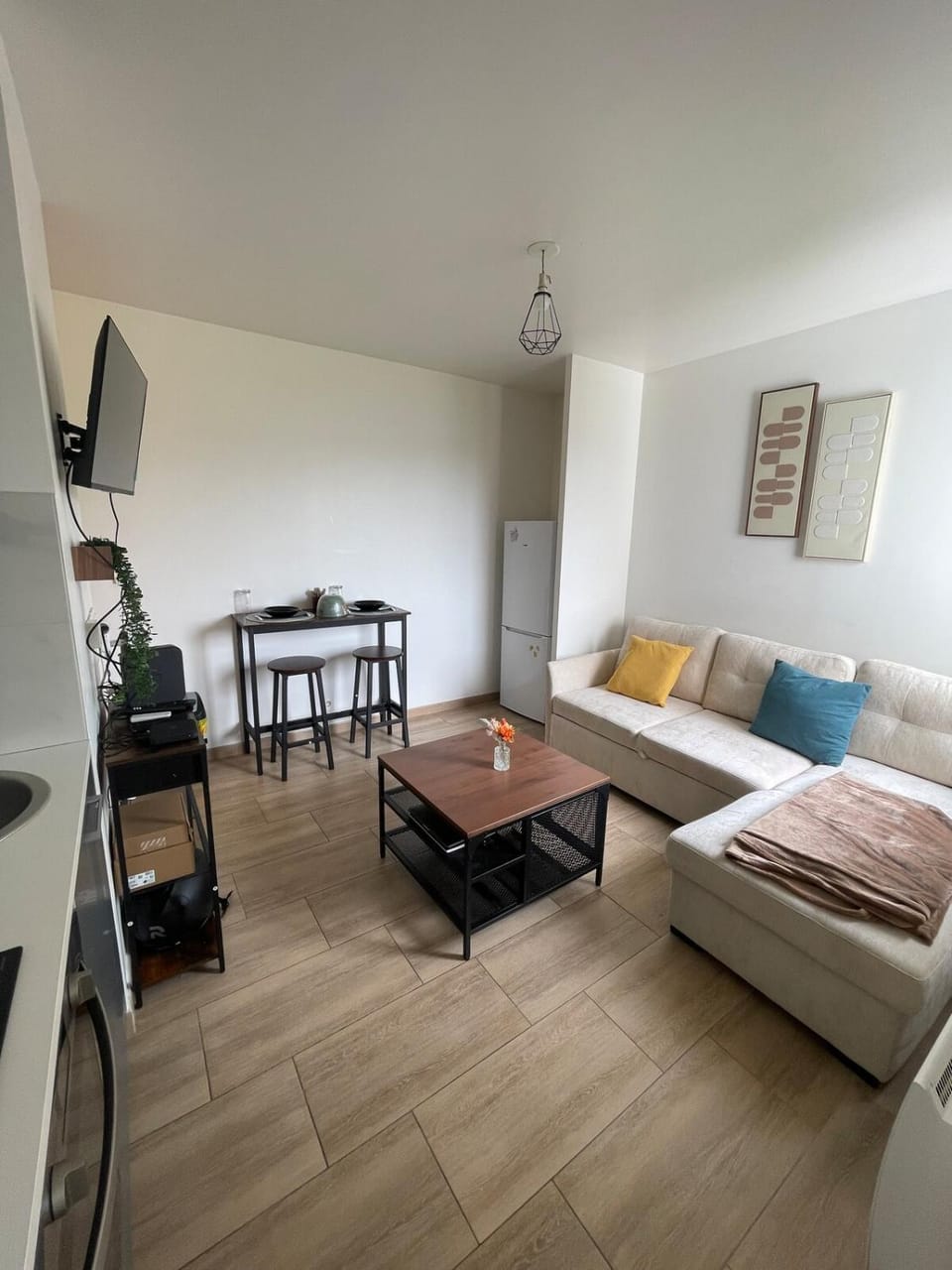 Cozy 1-bedroom apartment - 4 people - Metro 11 - Paris 20 minutes away Apartment in Île-de-France