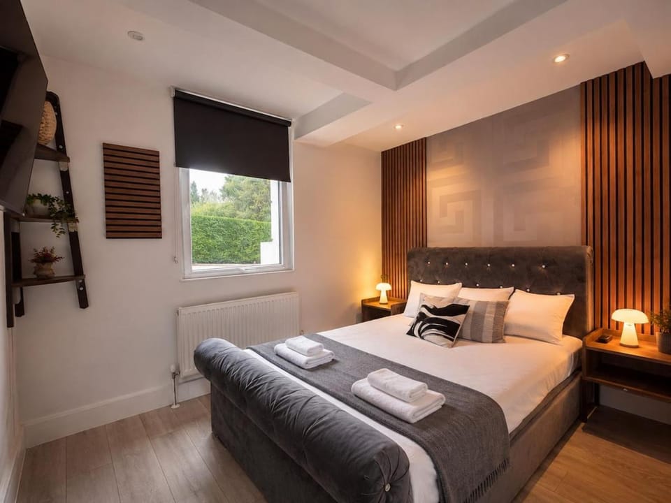 En-suite Room - Private Parking - Canterbury - S8 Apartment in Canterbury