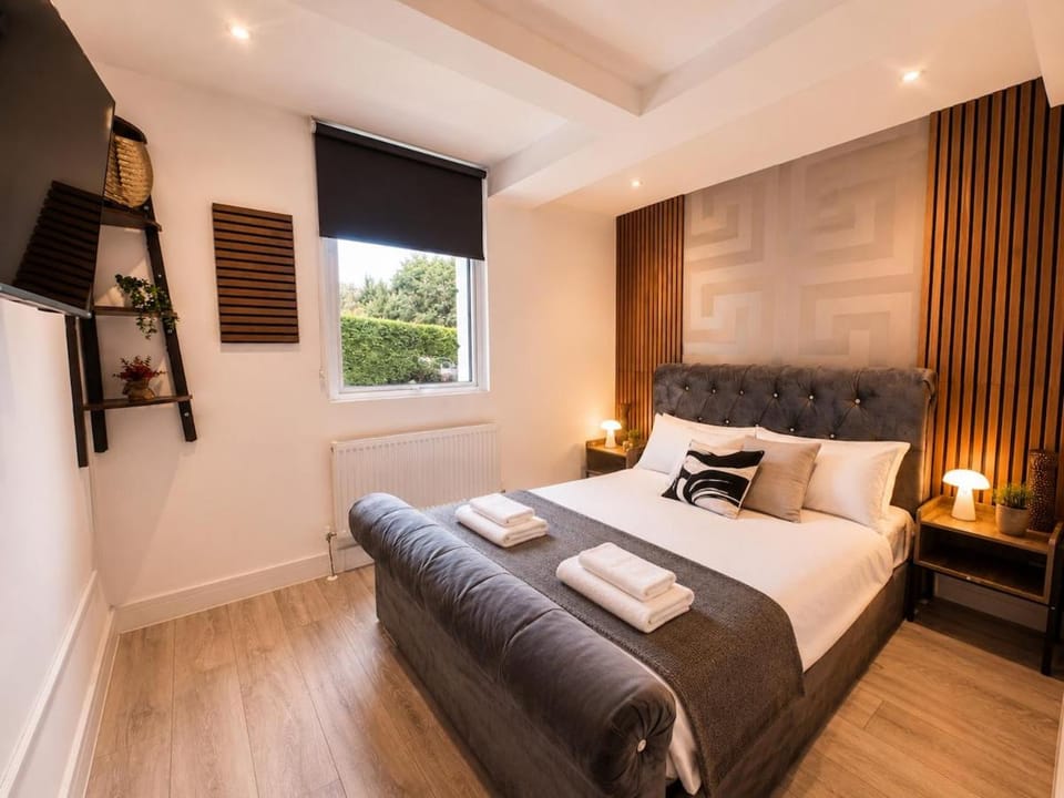 En-suite Room - Private Parking - Canterbury - S8 Apartment in Canterbury