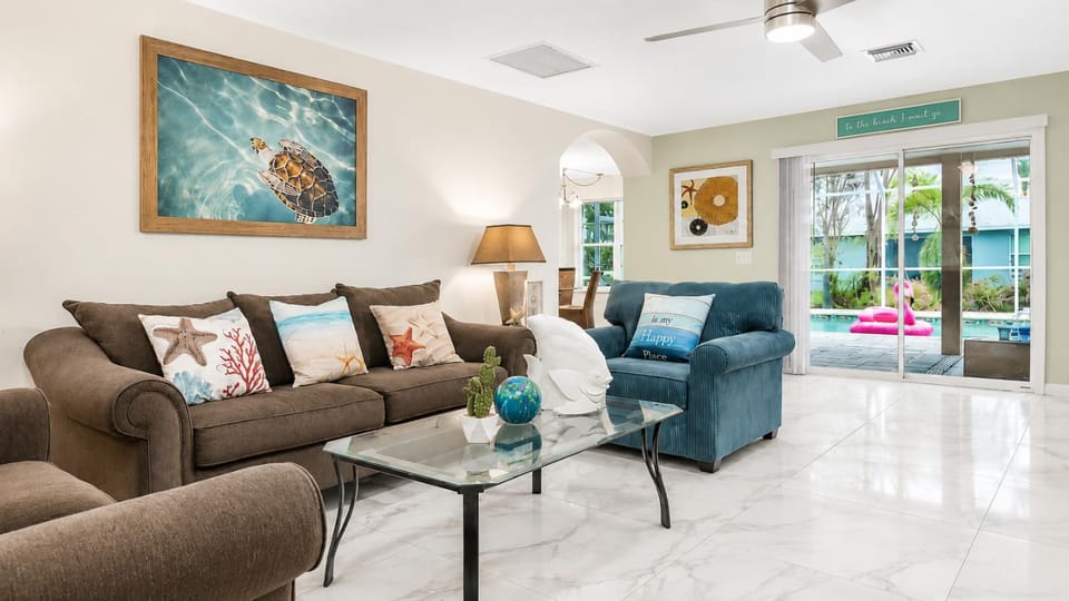 Casa Del Mar with Heated pool & outdoor TV House in Cape Coral