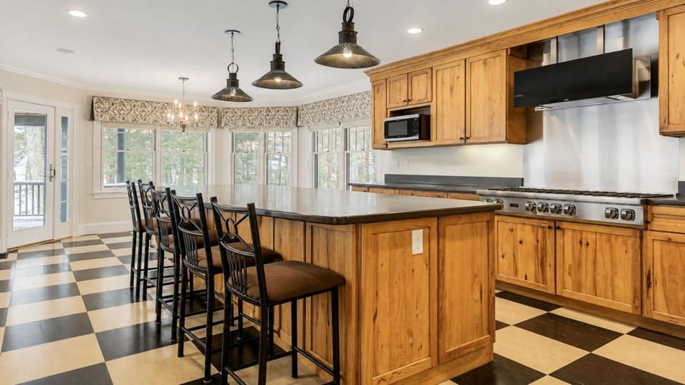 Lakefront Estate Private Beach Dock Luxury Retreat House in Alton