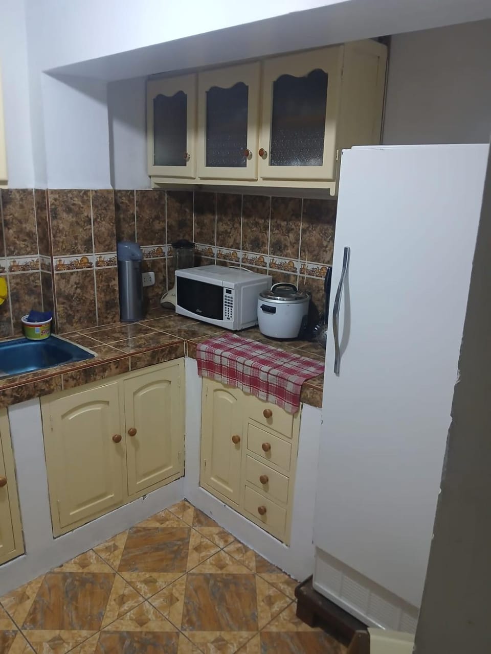 Kitchen or kitchenette, oven