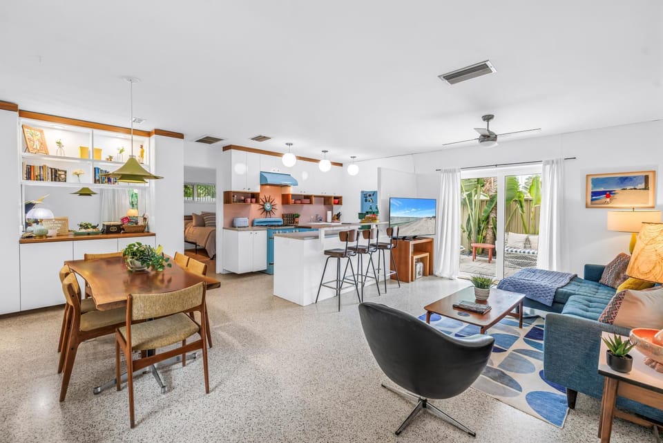 Patio, Kitchen or kitchenette, Living room, Seating area, Dining area, Inner courtyard view