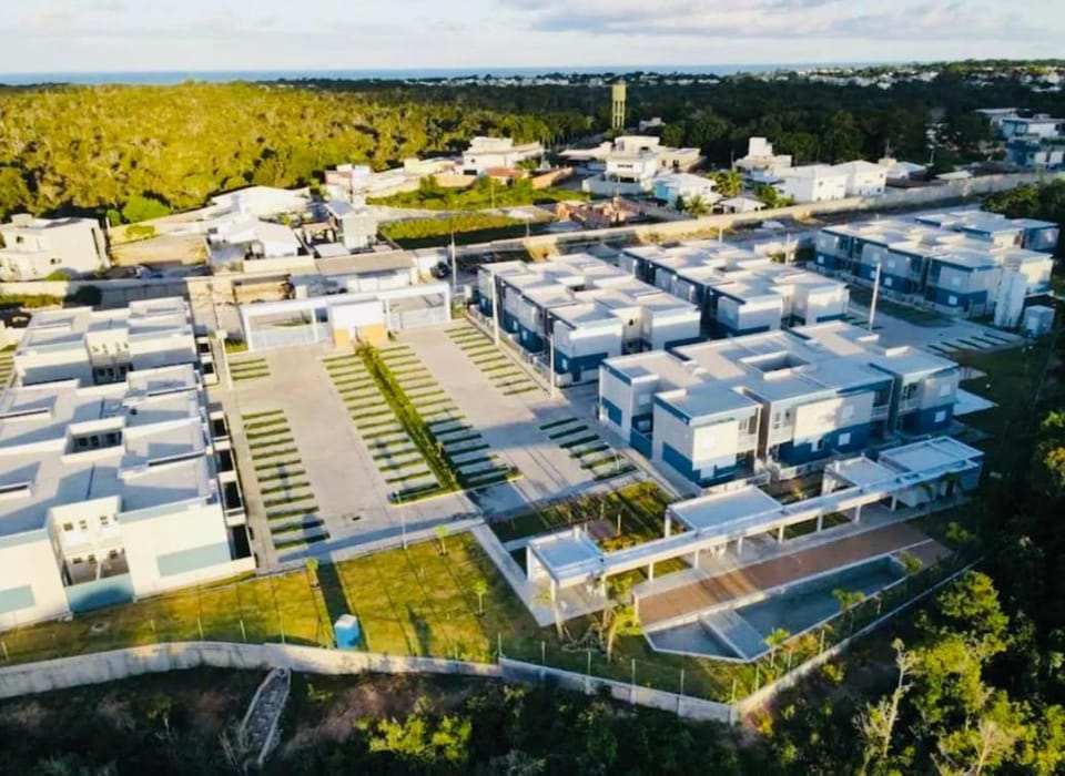 Bird's eye view, Location