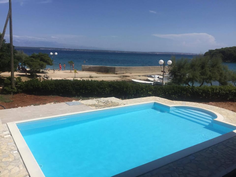 Swimming pool, Swimming pool