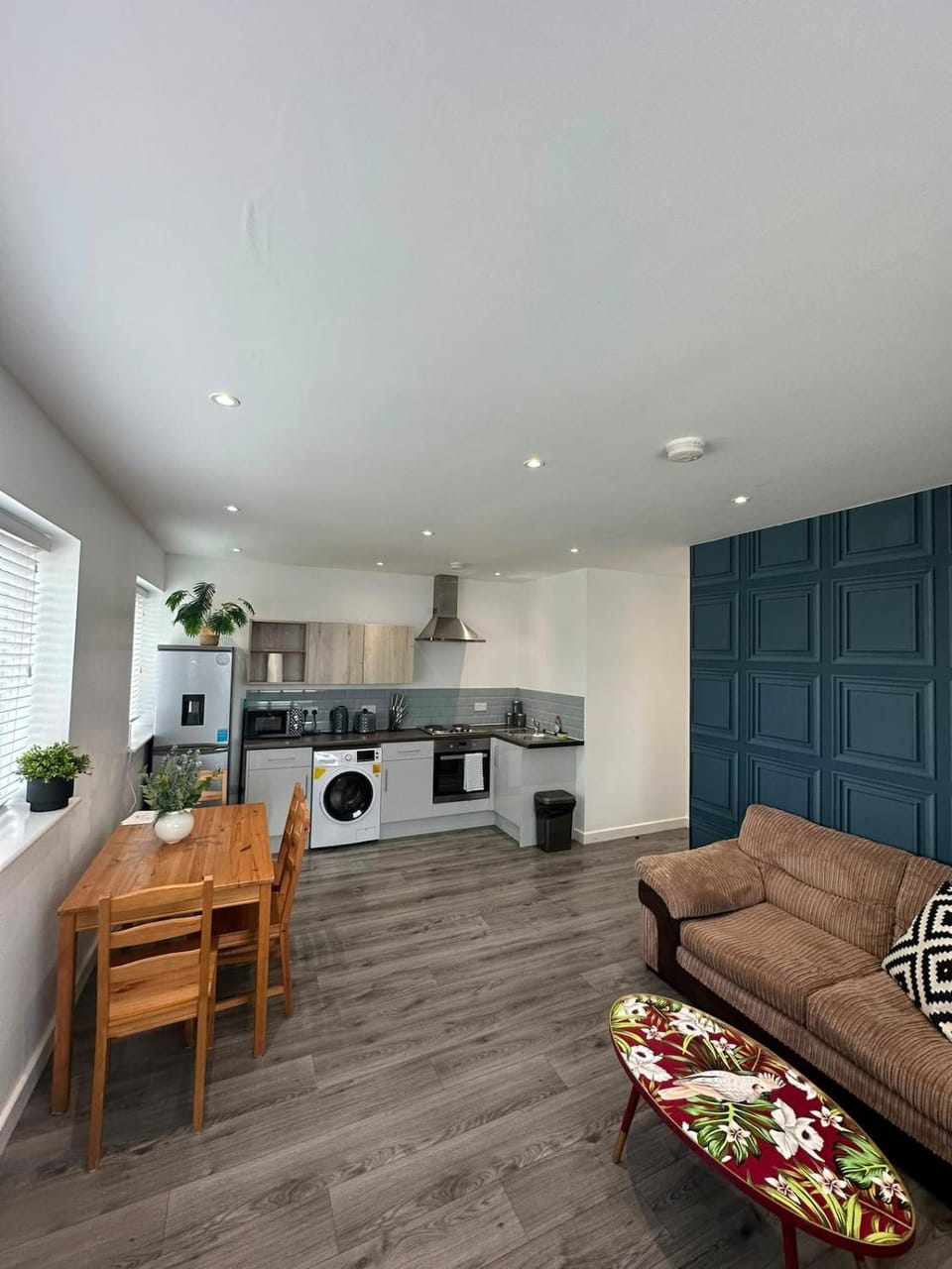 Kitchen or kitchenette, Living room, Seating area, Dining area, oven, stove, toaster, washing machine, dryer