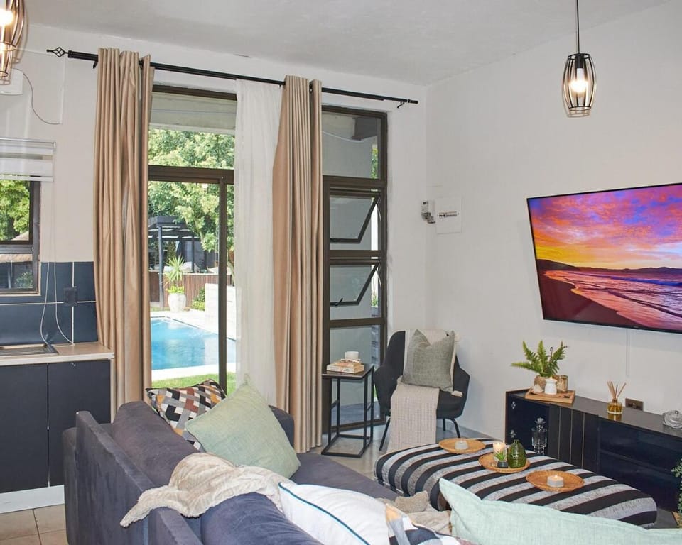 Forest Hideaway 1-Bed, Pool BBQ Apartment in Sandton