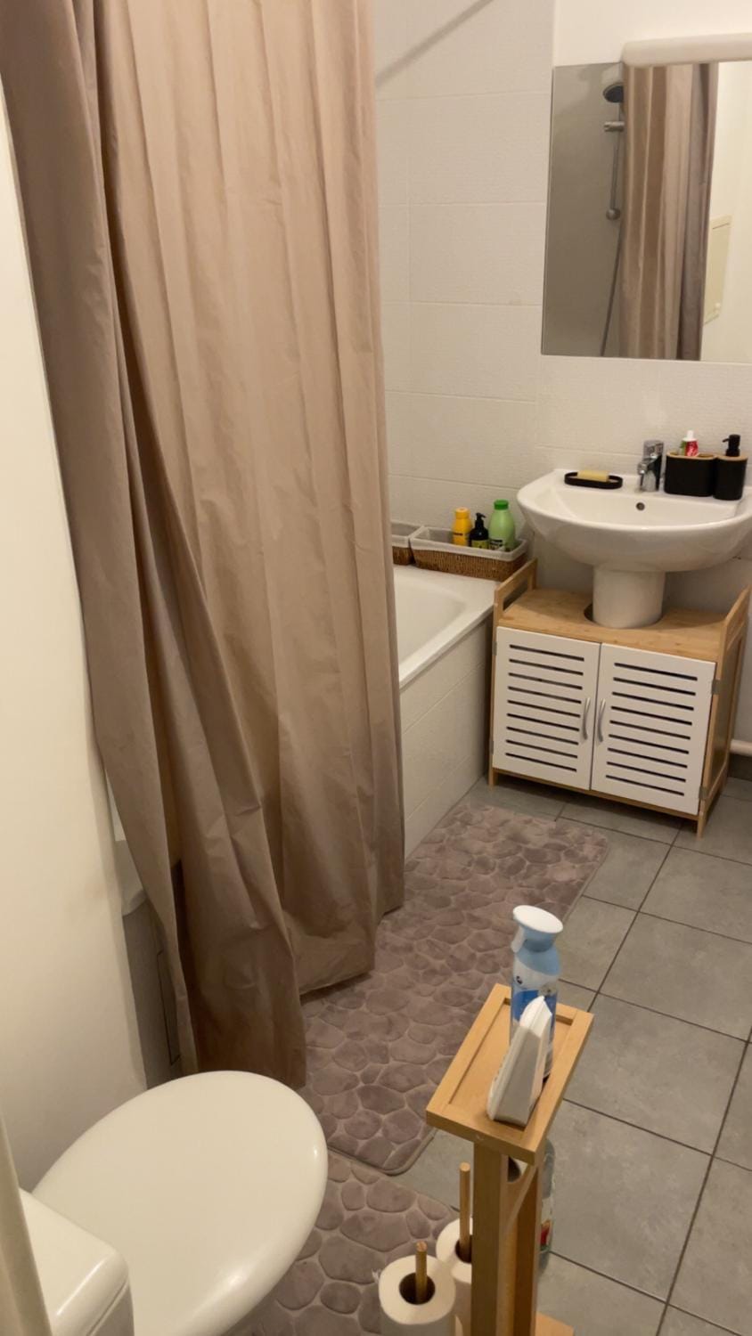 Logement chambre et salle de bain Apartment in Gagny