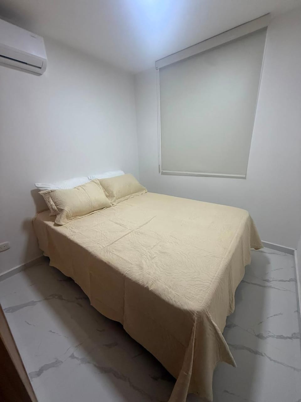 Bedroom, air conditioner