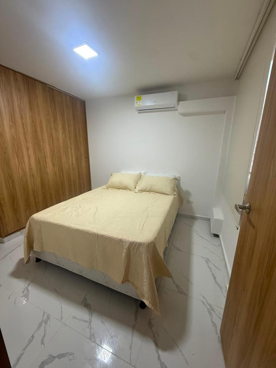 Bed, Bedroom, wardrobe, air conditioner