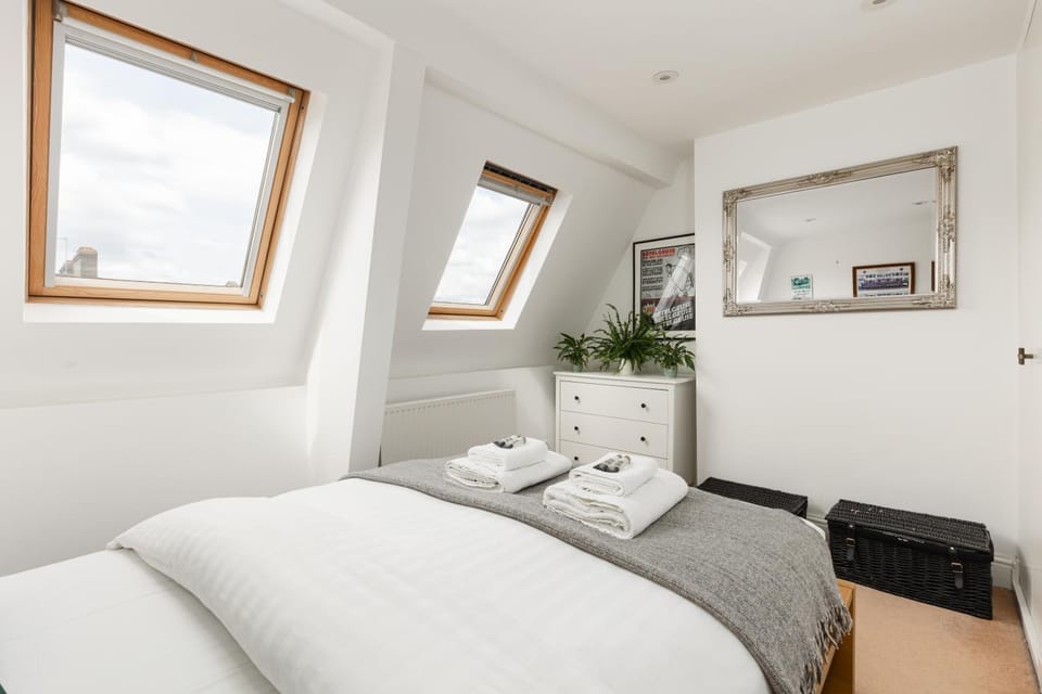 Stylish Battersea 1BR, 6 Mins to Clapham Jct Apartment in London