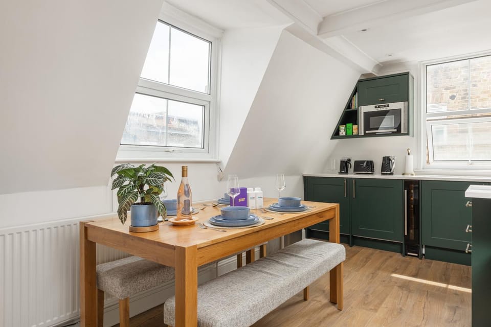 Stylish Battersea 1BR, 6 Mins to Clapham Jct Apartment in London