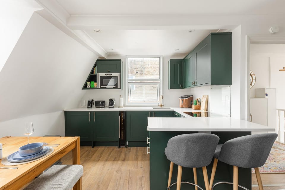Stylish Battersea 1BR, 6 Mins to Clapham Jct Apartment in London