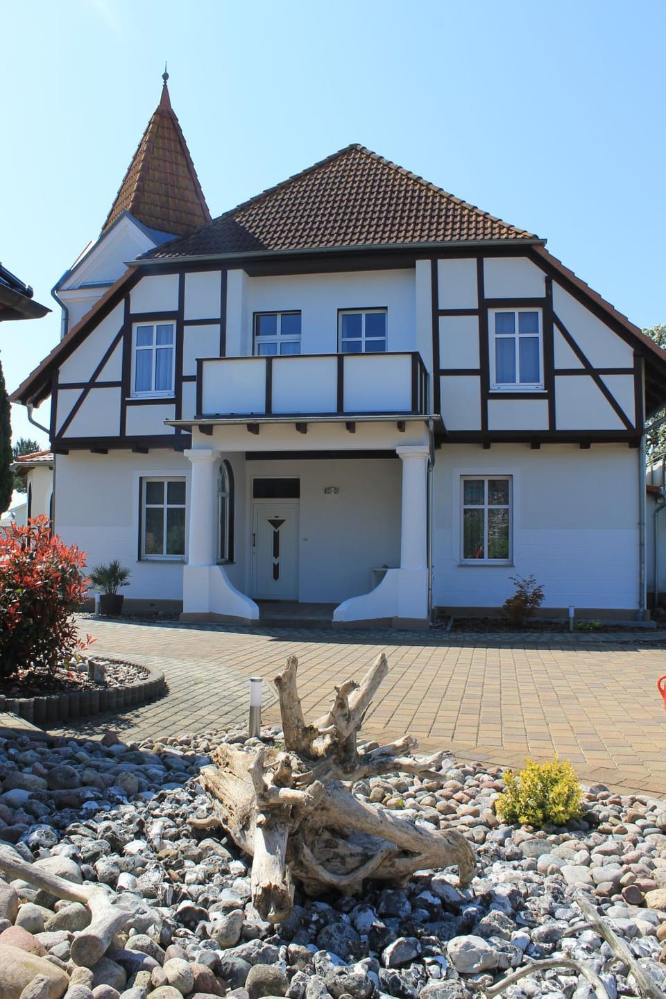 Facade/entrance