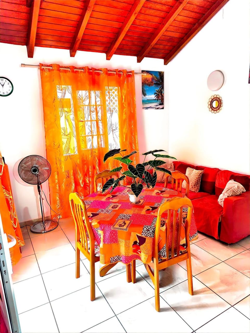 Communal lounge/ TV room, TV and multimedia, Living room, Seating area, Dining area