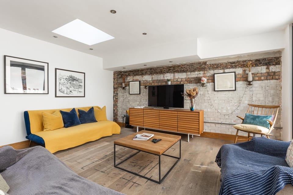 Cosy 3BR with Patio, Shoreditch and Liverpool St Apartment in London Borough of Islington