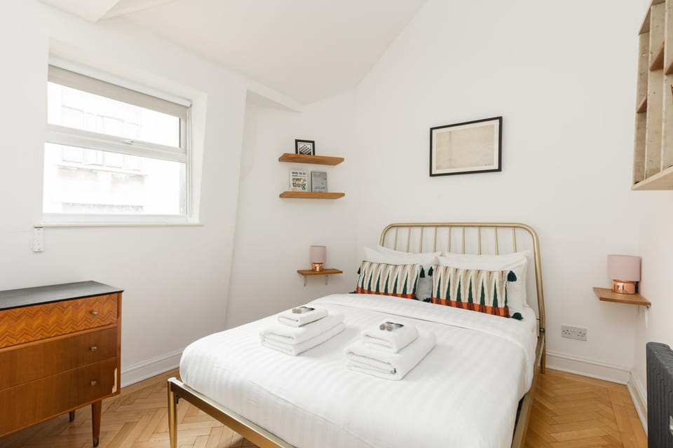 Cosy 3BR with Patio, Shoreditch and Liverpool St Apartment in London Borough of Islington